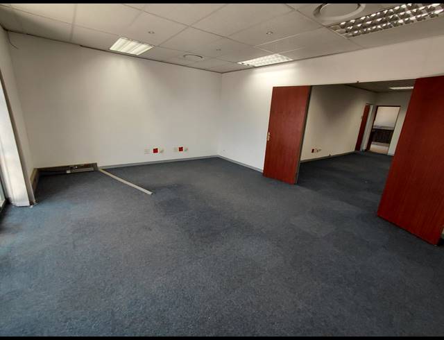 340M² OFFICE TO LET IN BRYANSTON